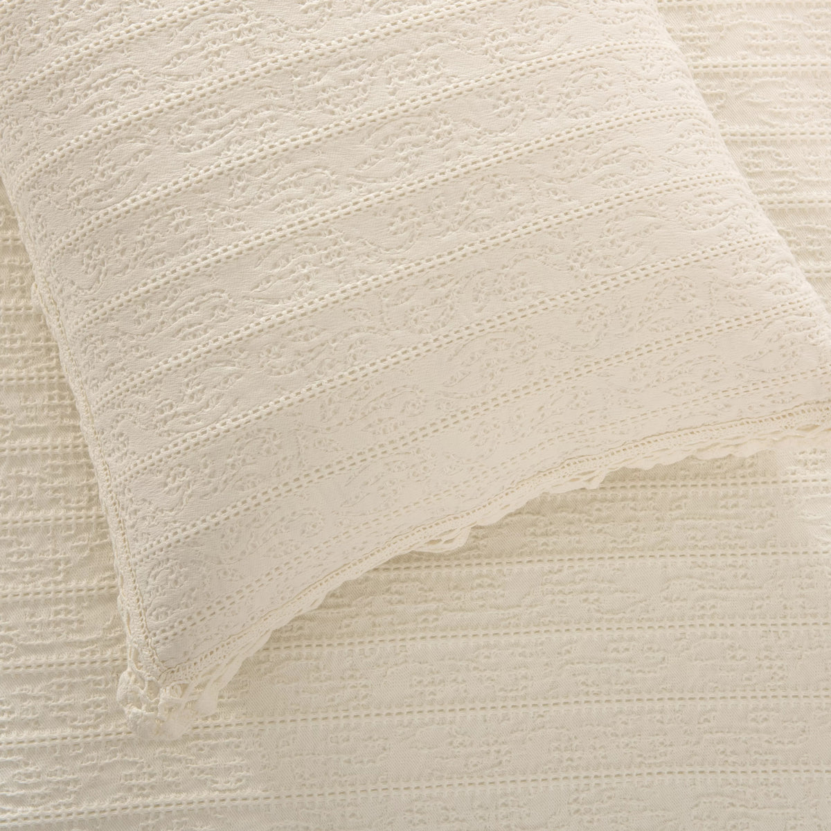 Colcha com Renda Marfim