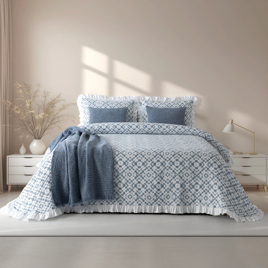 Colcha Marina con Volante Azul