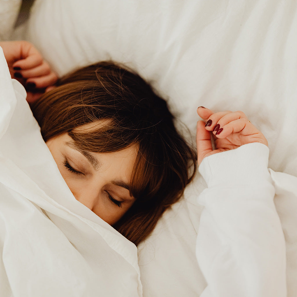 Dormir com ou sem almofada, qual é a melhor solução?