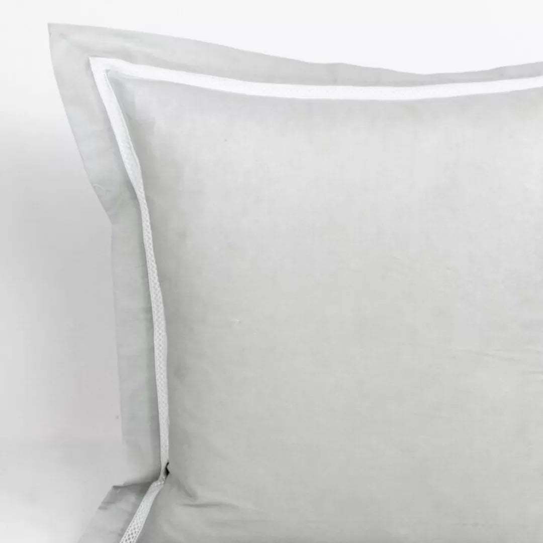 Almofada Decorativa com Renda Cinzento