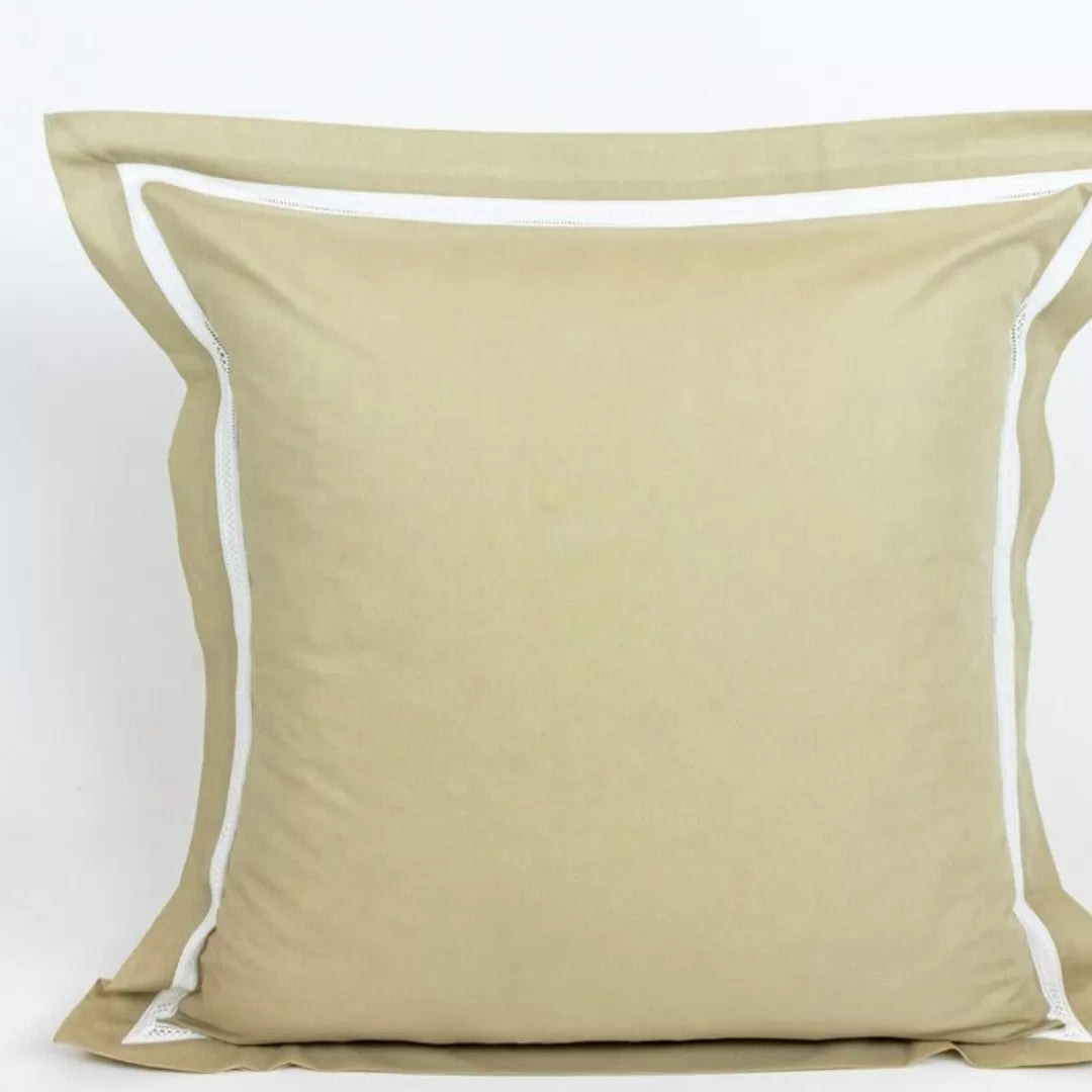 Almofada Decorativa com Renda Camel