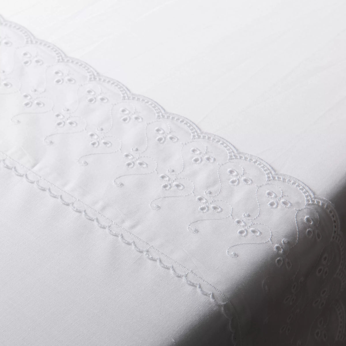 Lençóis com Bordado Branco