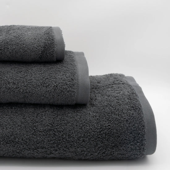 (3 Piezas) Toallas Lisas Gris Oscuro