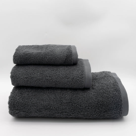 (3 Piezas) Toallas Lisas Gris Oscuro