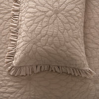 Colcha Flor com Folhos Camel