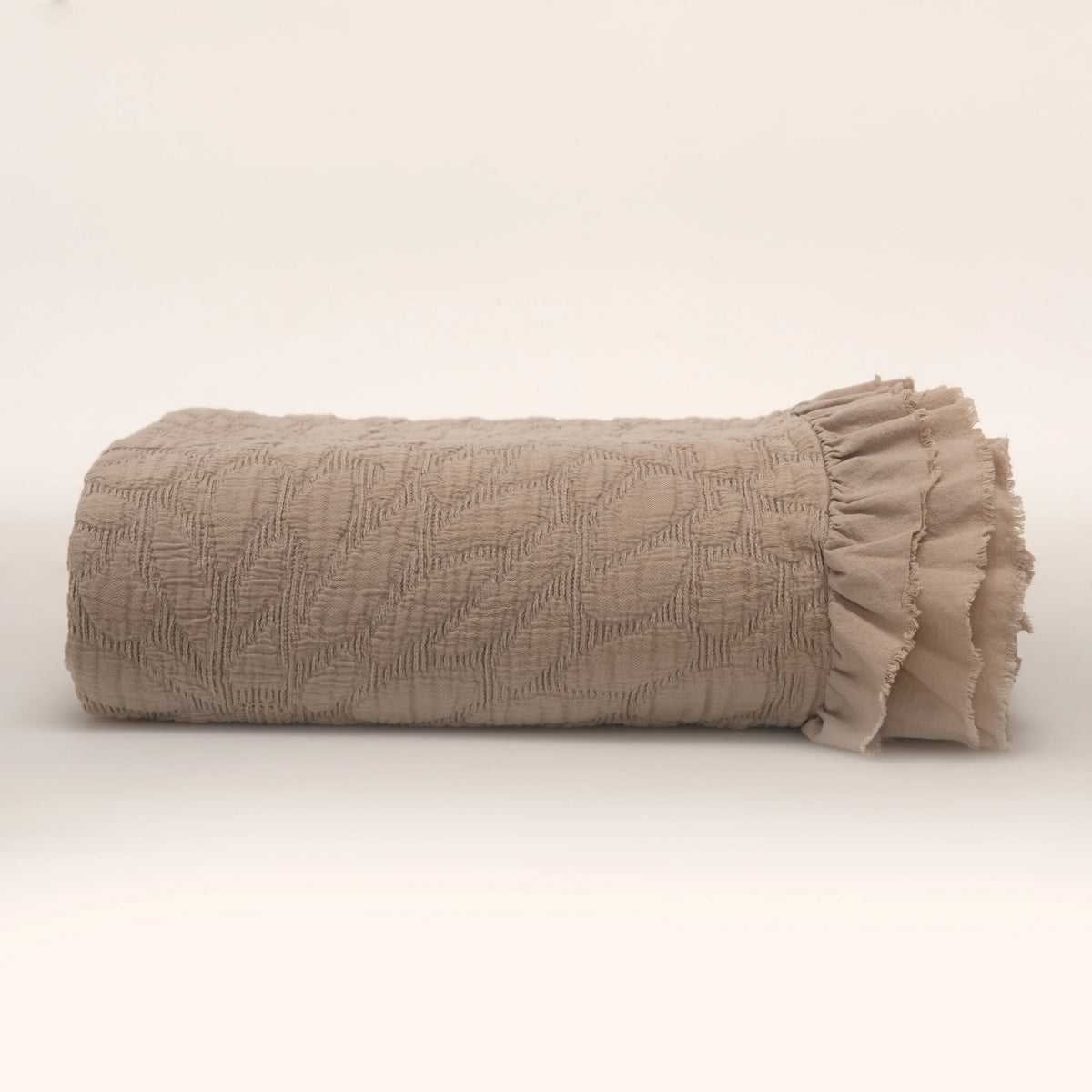 Colcha Flor com Folhos Camel