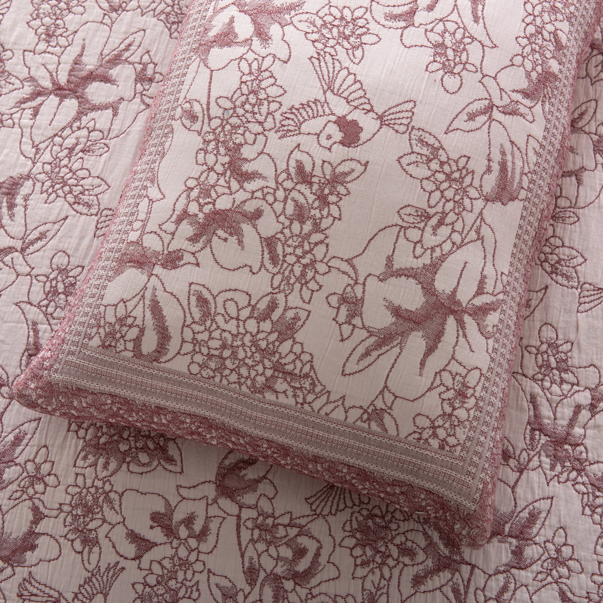 Colcha Vermelha Bella com Design de Pássaros e Flores e Cantos Retos