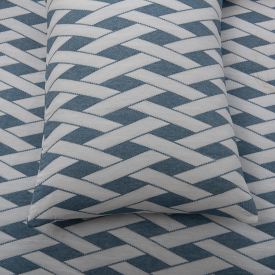 Colcha de Verão Azul com Padrão Geométrico – Cláudia