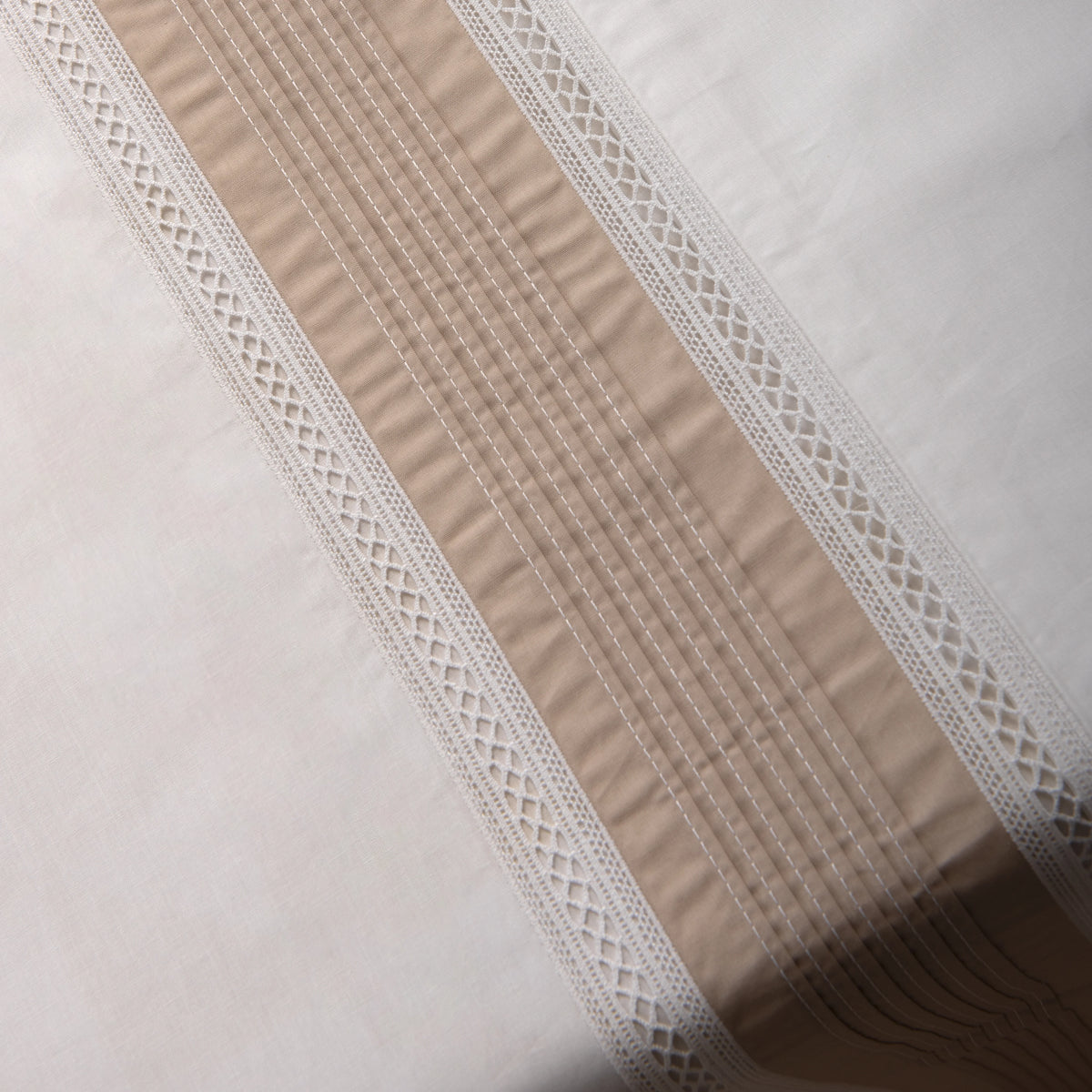 Jogo de Lençóis 100% Algodão 200 Fios Bordado Camel em Esquina – 685