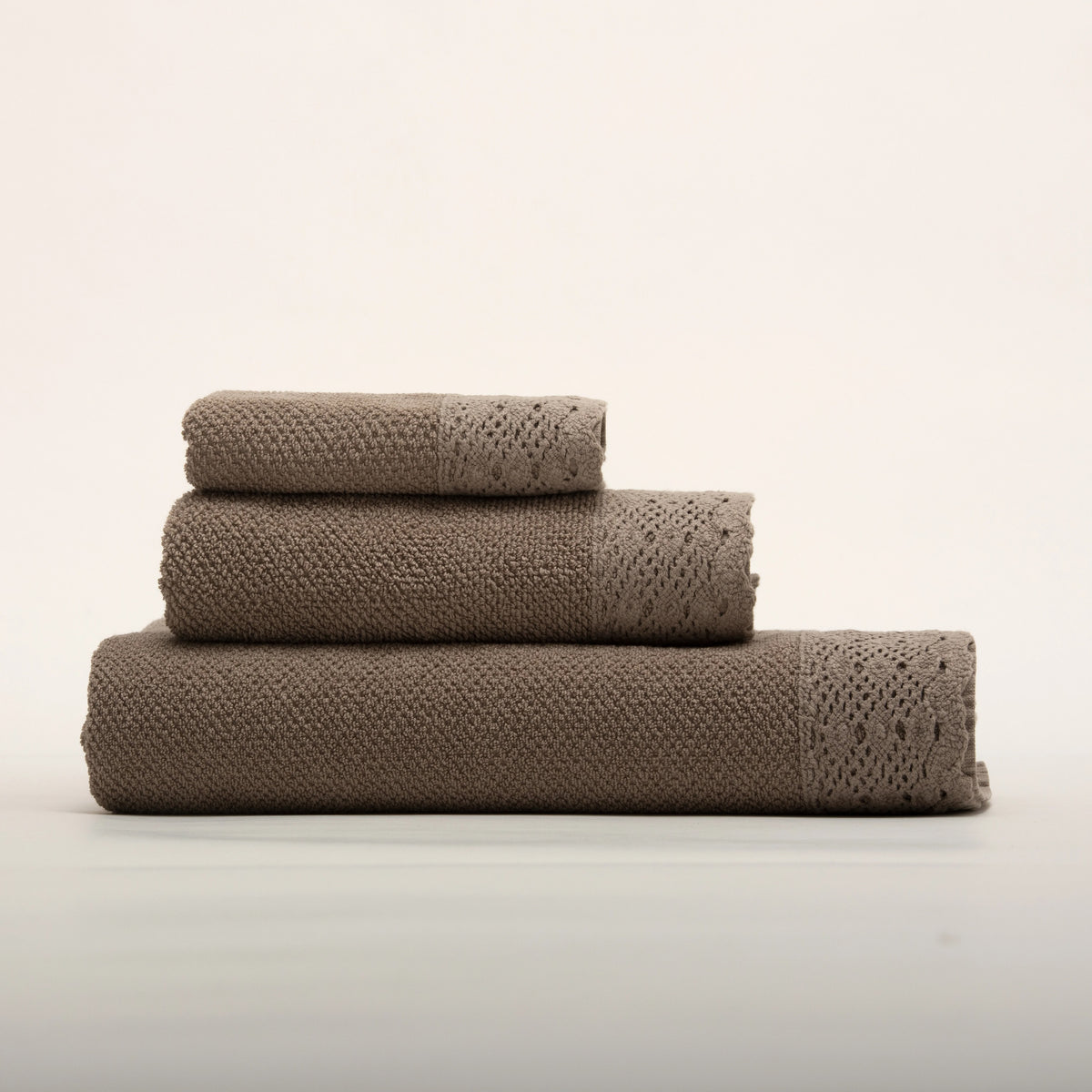 (3 Piezas) Toallas Marrón Claro Stonewashed 100% Algodón 500g con Encaje – Alícia