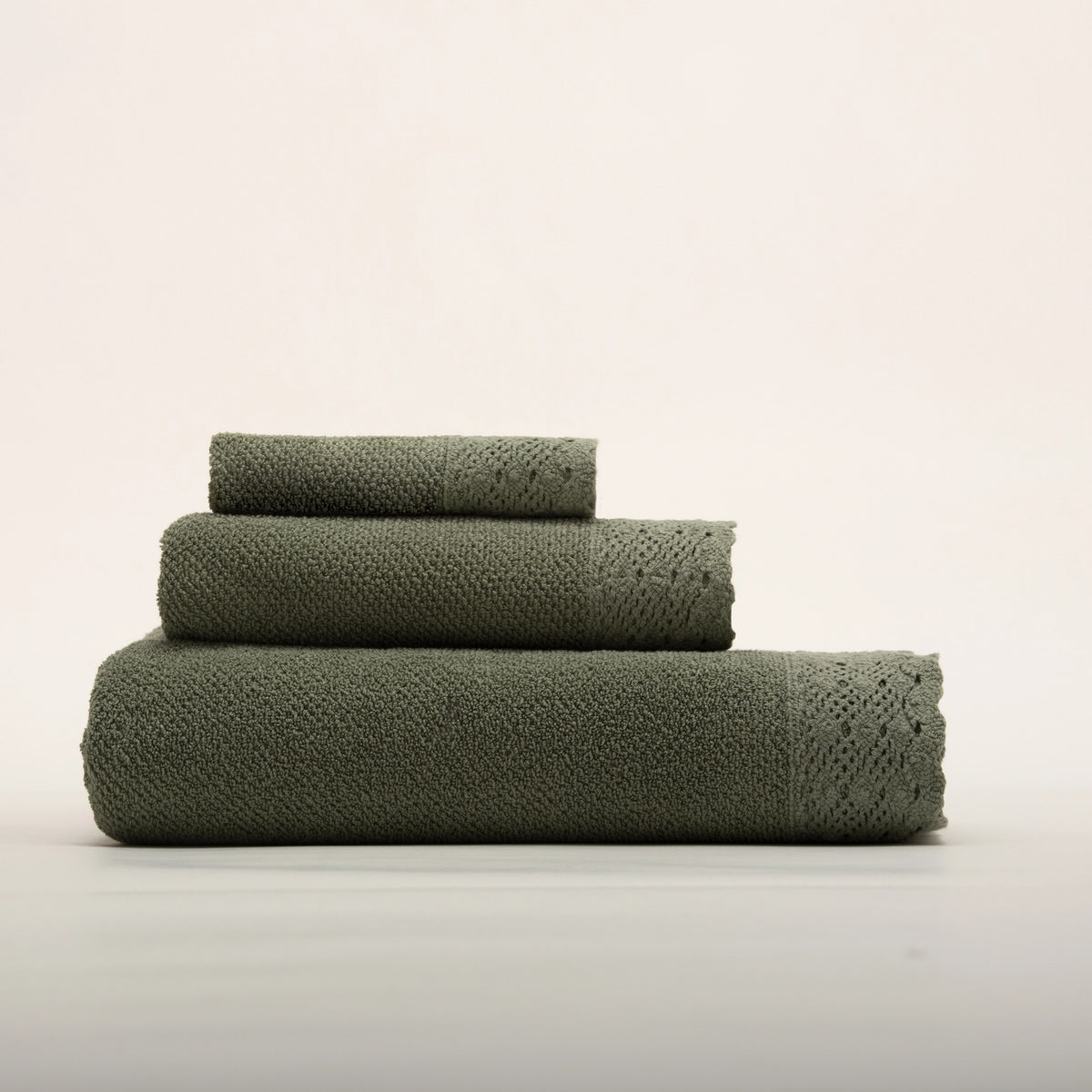(3 Peças) Jogo de Toalhas Verde Escuro Stonewashed 100% Algodão 500g com Renda – Alicia