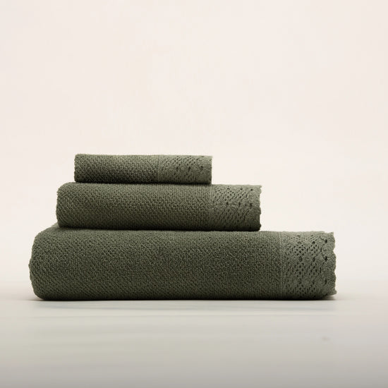 (3 Peças) Jogo de Toalhas Verde Escuro Stonewashed 100% Algodão 500g com Renda – Alícia