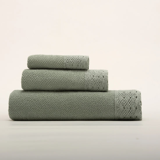 (3 Peças) Jogo de Toalhas Verde Seco 100% Algodão Stonewashed 500g com Renda – Alícia