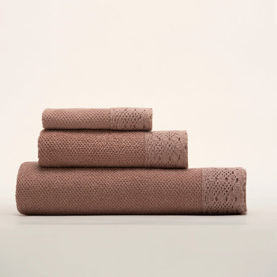 (3 Peças) Jogo de Toalhas Rosa 100% Algodão Stonewashed 500g com Renda – Alícia