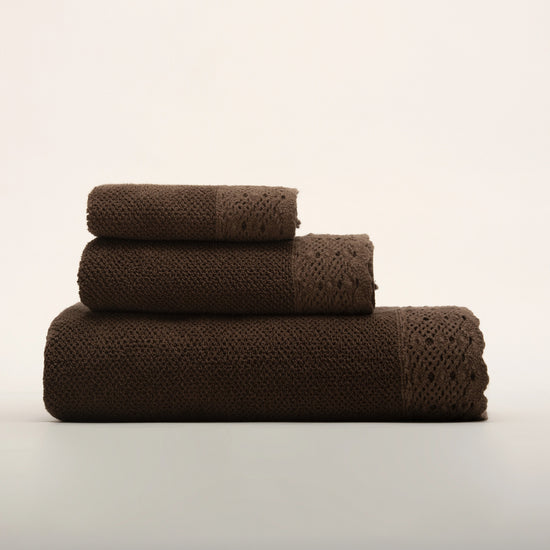 (3 Peças) Jogo de Toalhas Camel Escuro Stonewashed 100% Algodão 500g com Renda – Alícia