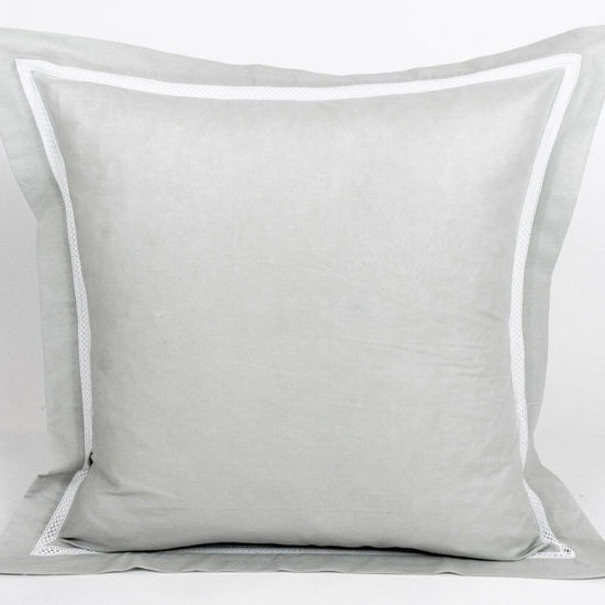 Almofada Decorativa com Renda Cinzento
