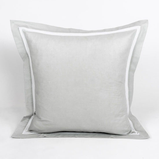 Almofada Decorativa com Renda Cinzento