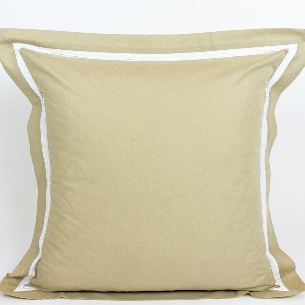 Almofada Decorativa com Renda Camel