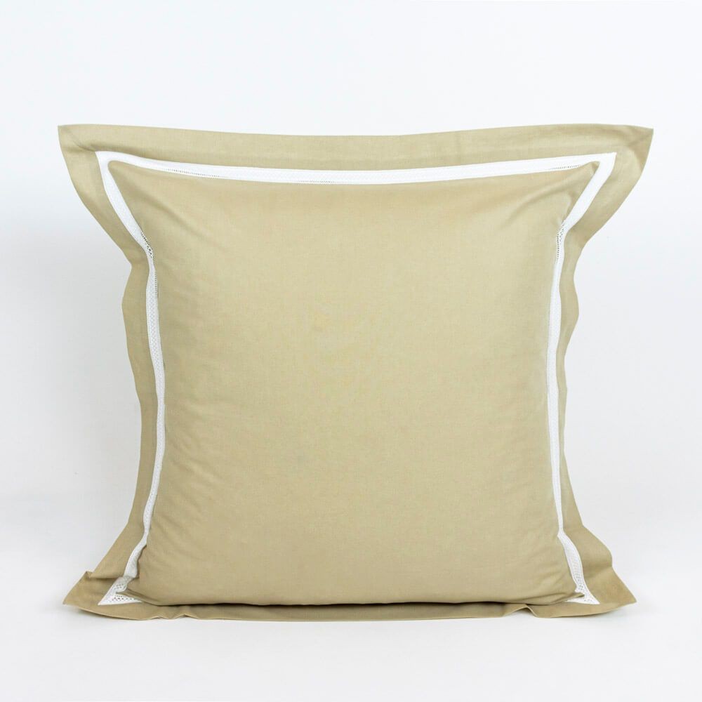 Almofada Decorativa com Renda Camel