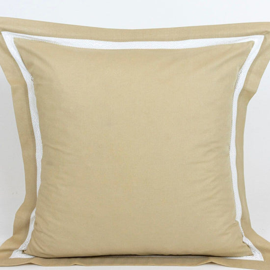 Par Cojines Decorativos con Puntilla Marrón Claro