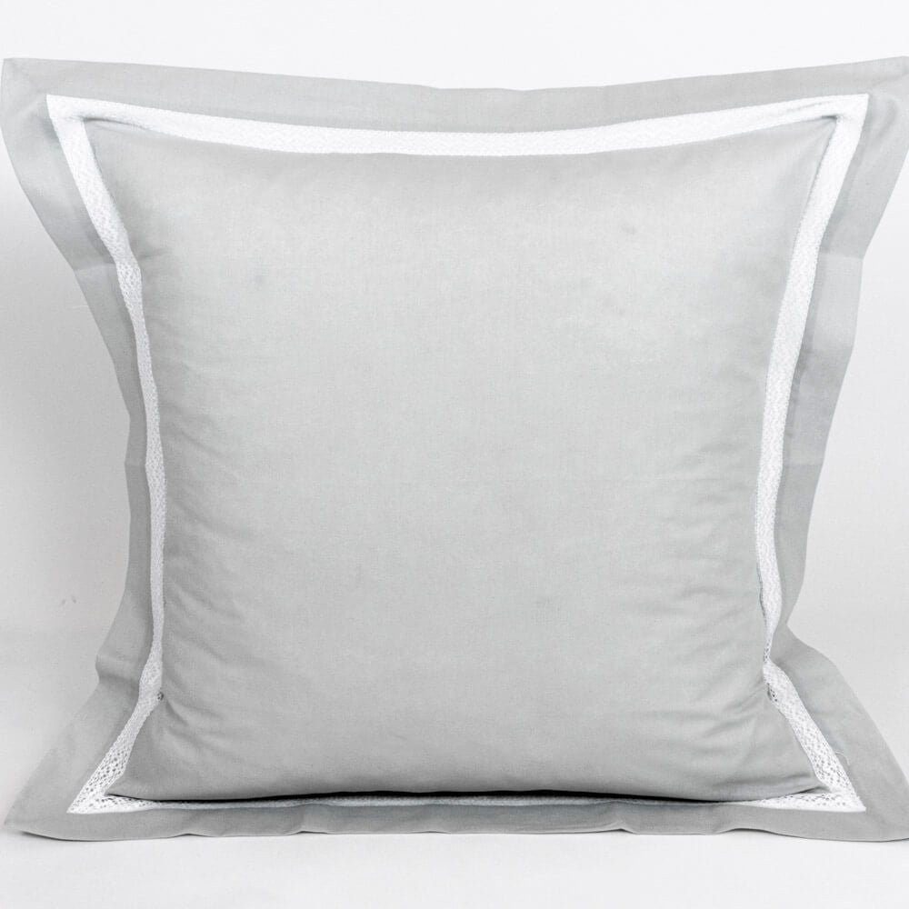 Almofada Decorativa com Renda Cinzento