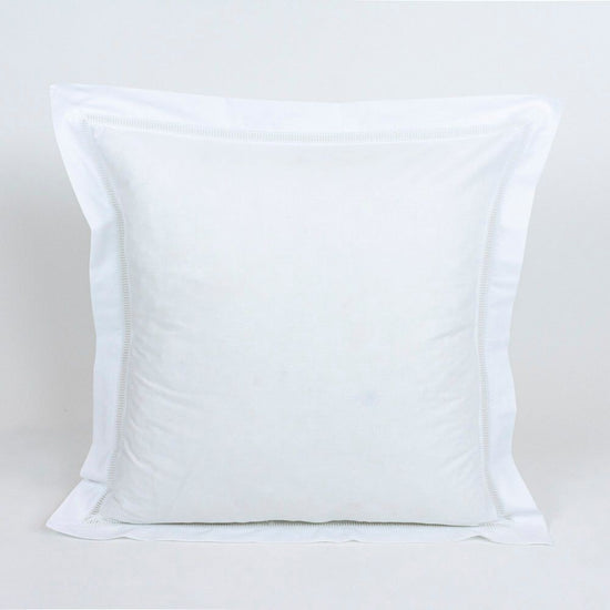 Par Cojines Decorativos con Puntilla Blanco